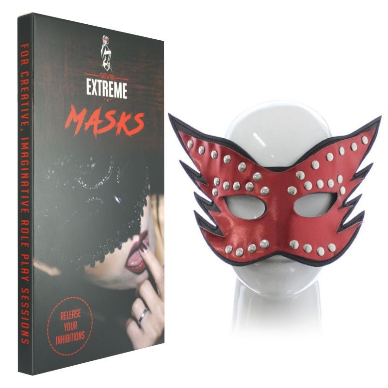 MASQUE SEXY CLOUTÉ EN FAUX CUIR