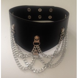 Collar de cuero negro, con...